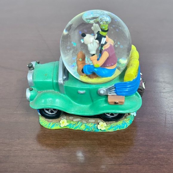 Vintage Disney Store Small Goofy Toontown Green Car Snowglobe - Picture 1 of 5